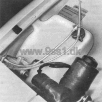 Porsche 944, Scheinwerfer-Reinigungs-Beh�lter