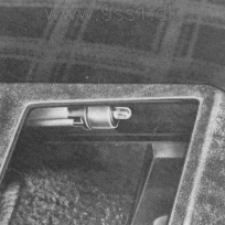 Porsche 944, Aschenbecherleuchte auswechseln