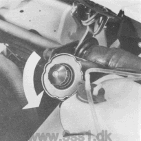 Porsche 944, Manuelle Bet�tigung der Klappscheinwerfer